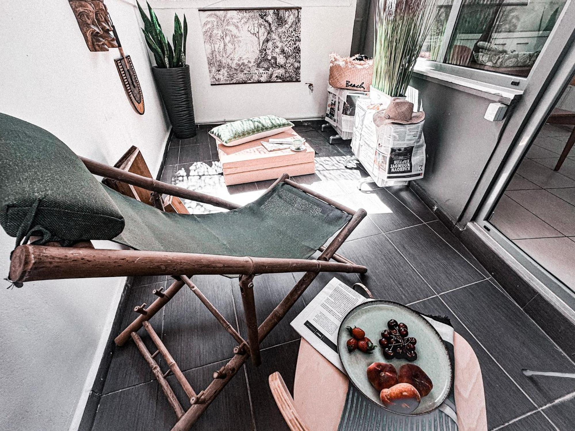 Urban Apartment *